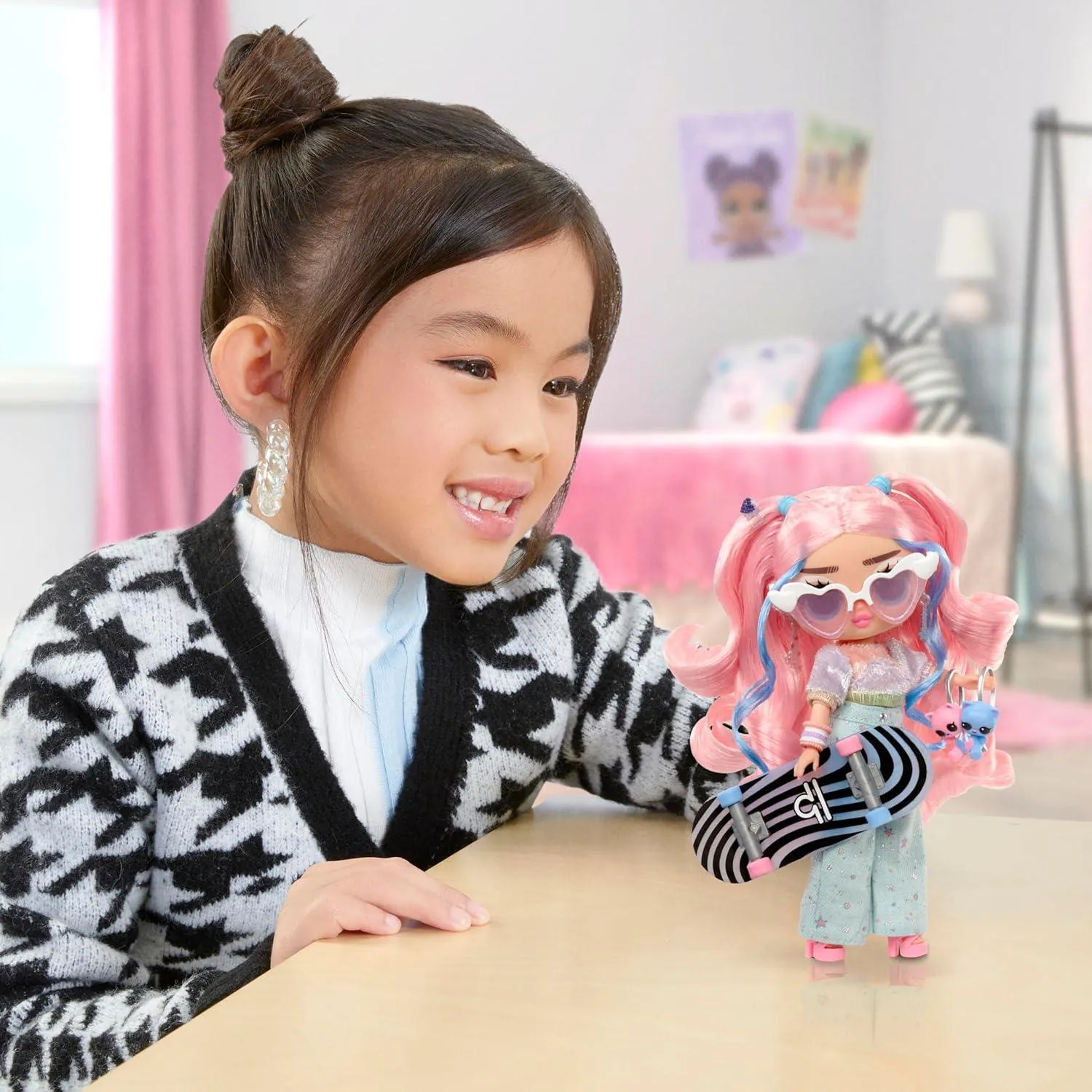 LOL Surprise Tweens Fashion Doll Flora Moon with 10  Surprises and Fabulous Accessories – Great Gift for Kids Ages 4 